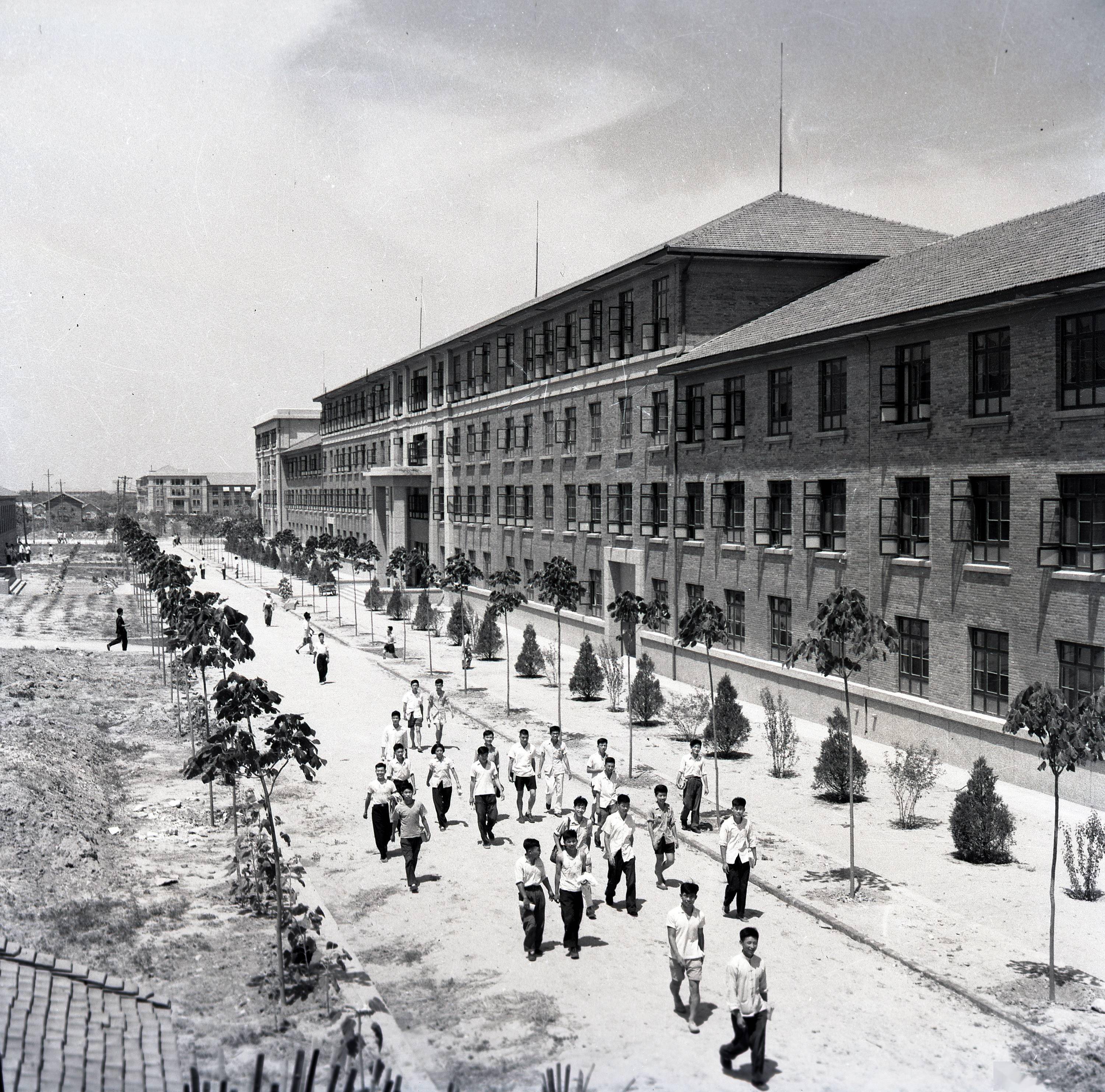 1959年拍攝的西遷后的交通大學(xué)校園一景(資料照片)。